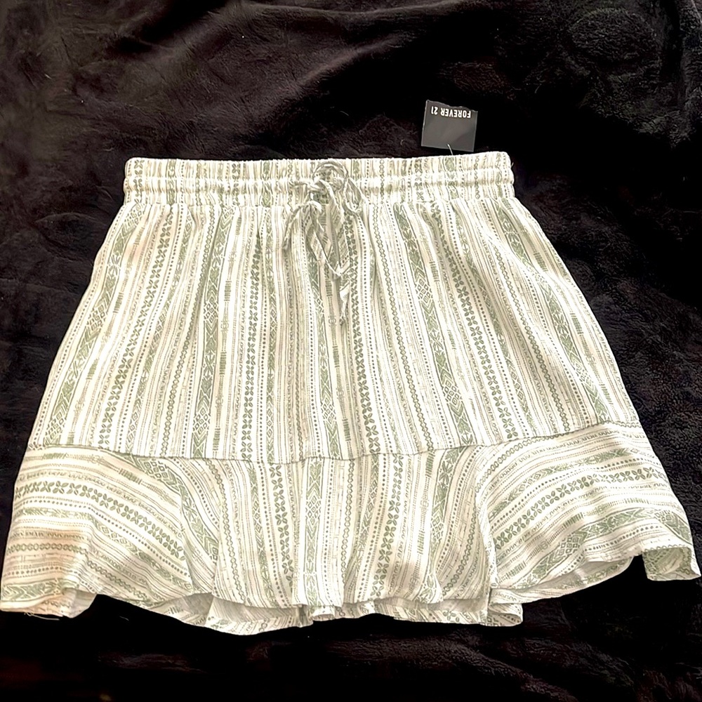 Sage/Ivory skirt size M .. beautiful for any occasion. Brand new
